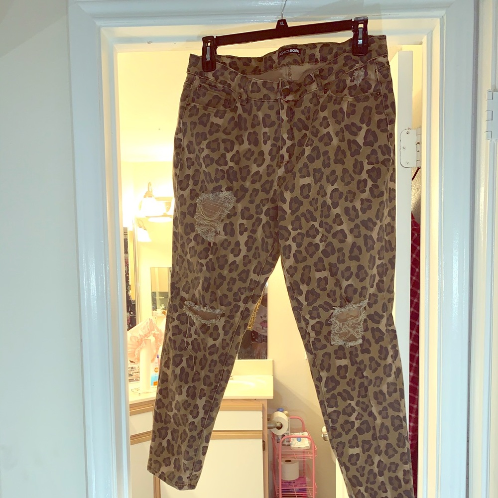 Leopard distressed jeans